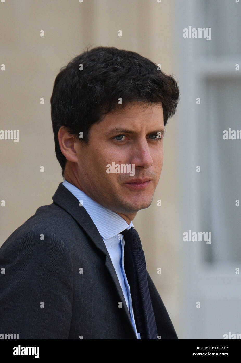 Parigi, Francia. Agosto 22, 2018 - Parigi, Francia: Il ministro francese per la coesione territoriale, Julien Denormandie, lascia l'Elysee Palace dopo un Consiglio dei ministri. La ministre de la coesione territoires des, Julien Denormandie, a la sortie du Conseil des ministres de la rentree. *** La Francia / nessuna vendita di supporti in francese.Credit: Fotografia Idealink/Alamy Live News Foto Stock