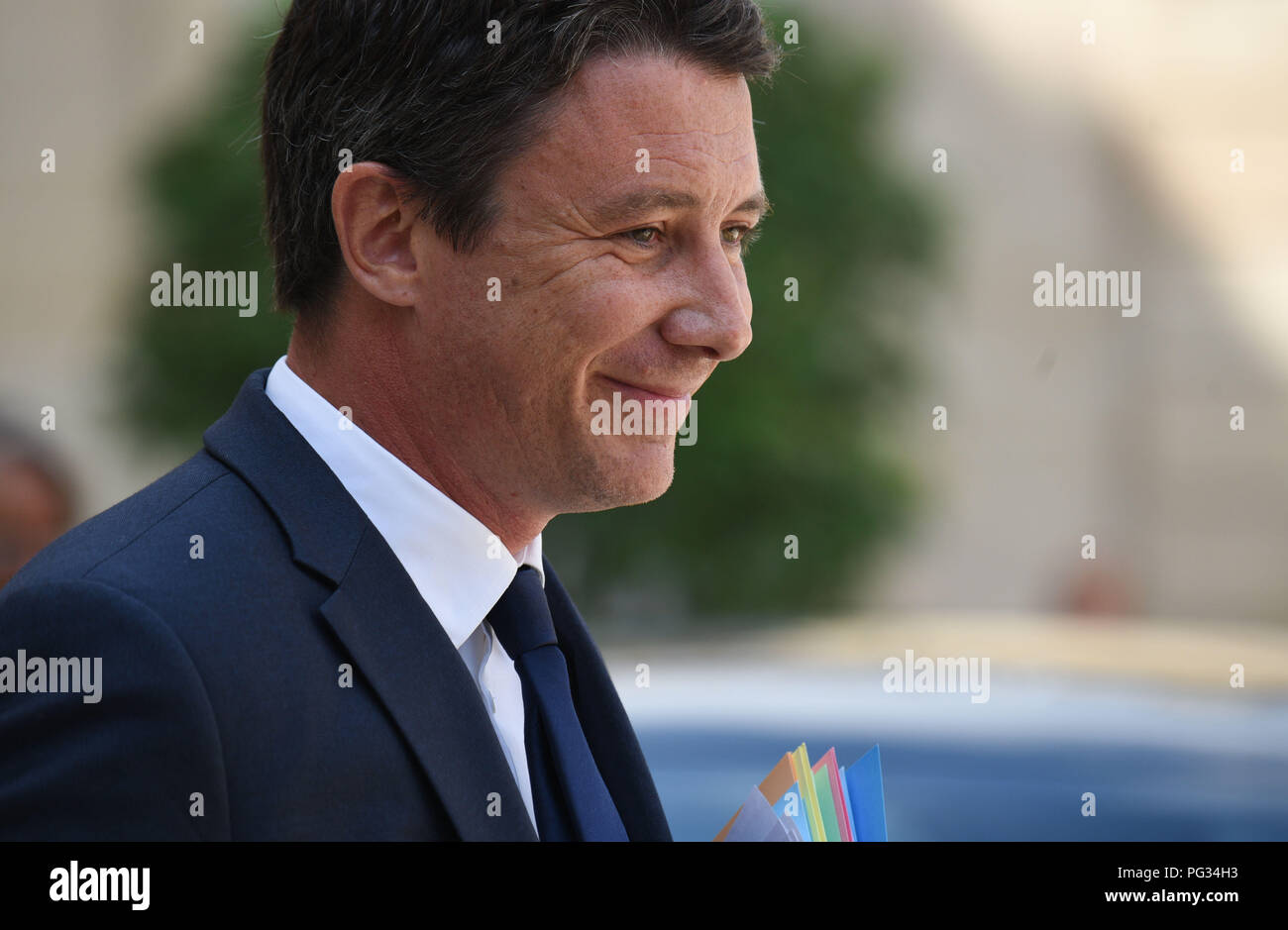 Parigi, Francia. Agosto 22, 2018 - Parigi, Francia: Il portavoce del governo francese, Benjamin Griveaux, lascia l'Elysee Palace dopo un Consiglio dei ministri. Le porte-parole du gouvernement, Benjamin Griveaux, a la sortie du Conseil des ministres de la rentree. *** La Francia / nessuna vendita di supporti in francese.Credit: Fotografia Idealink/Alamy Live News Foto Stock