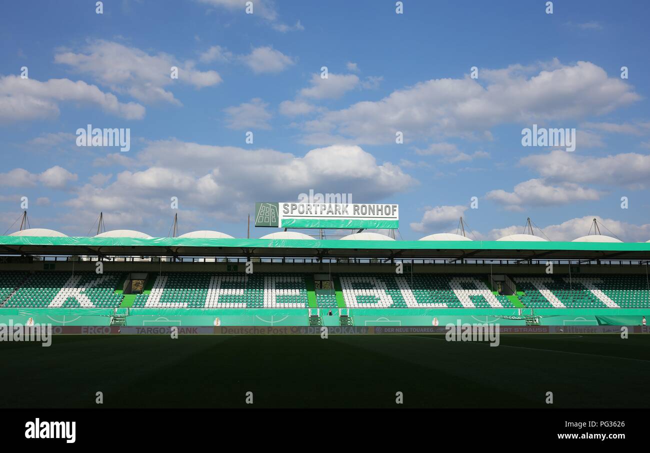 La Furth, Deutschland. 20 agosto 2018. firo: 20.08.2018, calcio, 1.Bundesliga, stagione 2018/2019, DFB-Pokal, tazza, 1° round, Greuther Furth - BVB, Borussia Dortmund 1: 2 nV Stadion Sportpark Ronhof/Thomas Sommer, panoramica | Utilizzo di credito in tutto il mondo: dpa/Alamy Live News Foto Stock