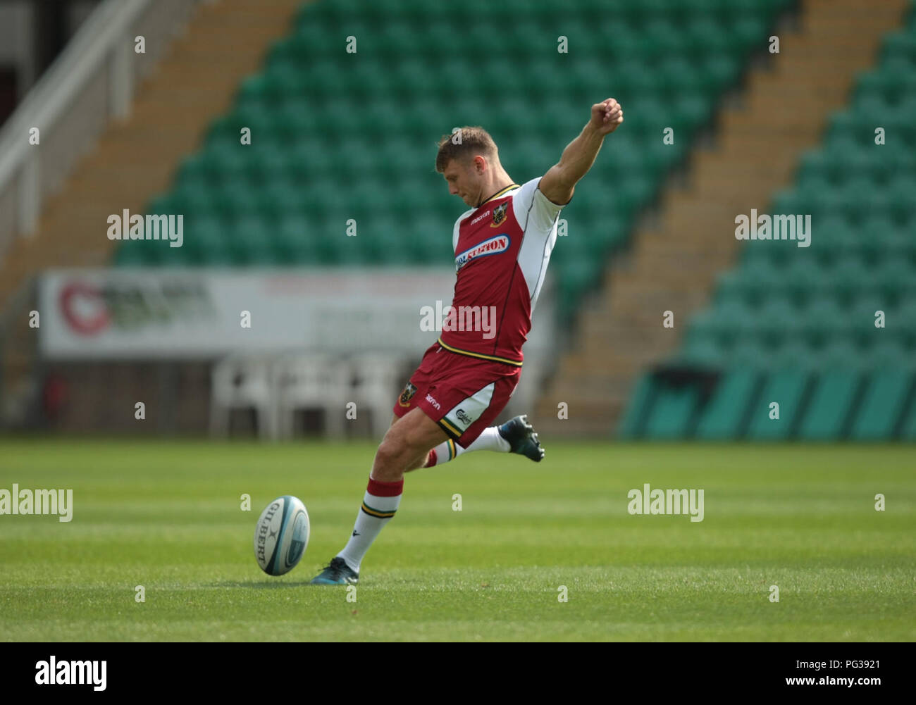 Northampton, Regno Unito. Il 23 agosto 2018. Dan Biggar di Northampton Santi durante una sessione di formazione a Northampton Santi open day in Franklin's Gardens. Dan Biggar Credito: atsportphoto/Alamy Live News Foto Stock