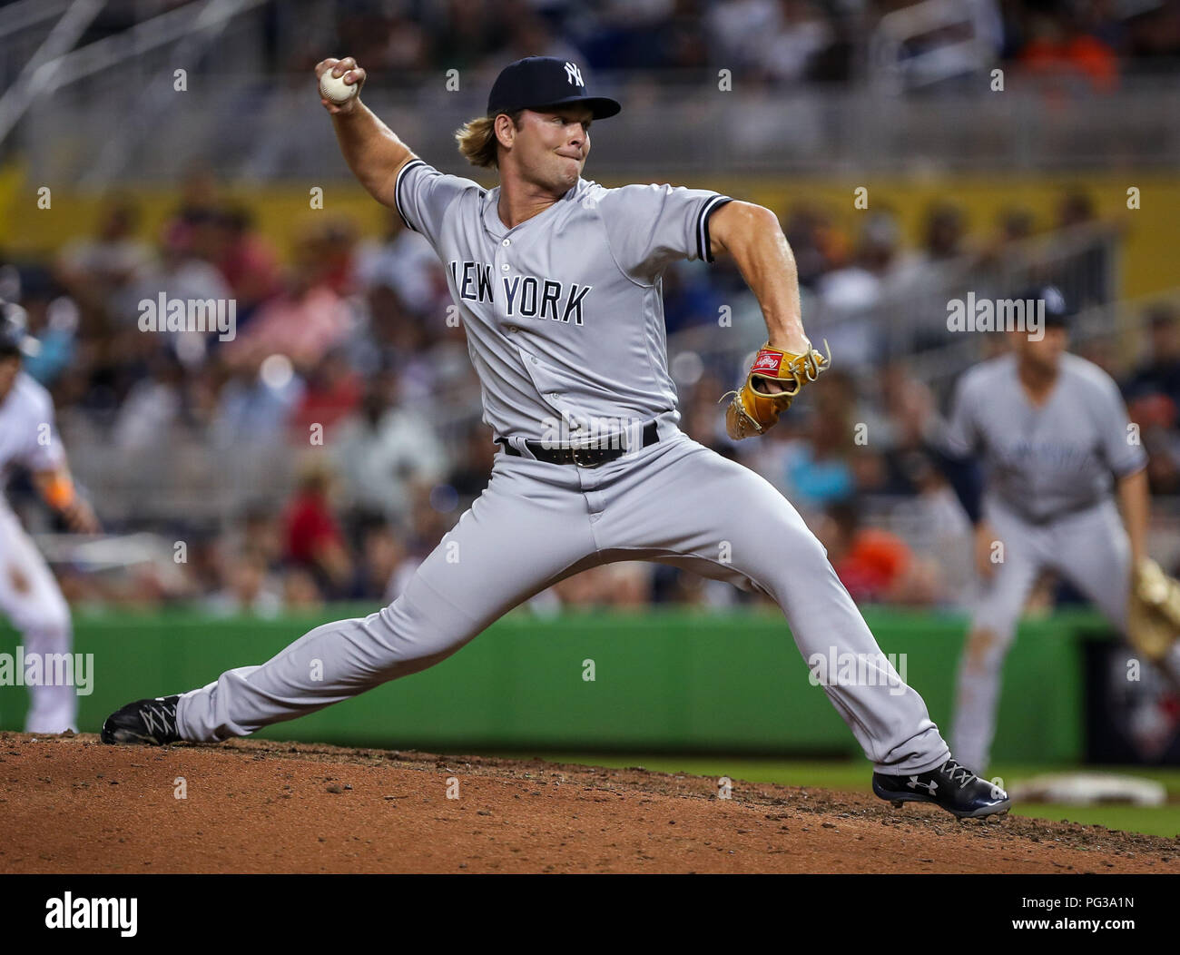 Agosto 22, 2018: New York Yankees' Chance Adams piazzole nel fondo del settimo inning durante una partita MLB tra i New York Yankees e il Miami Marlins al Marlins Park a Miami in Florida. Il Marlin ha vinto 9-3. Mario Houben/CSM Foto Stock
