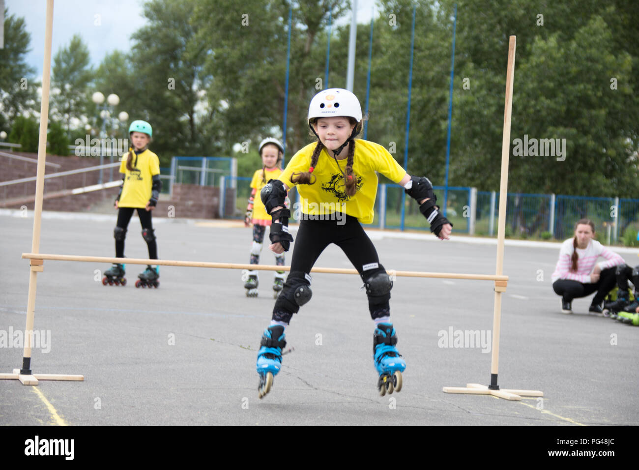 La Bielorussia, Gomel, Giugno 24, 2018. Central Park. I bambini della concorrenza nel rullo sport. Foto Stock