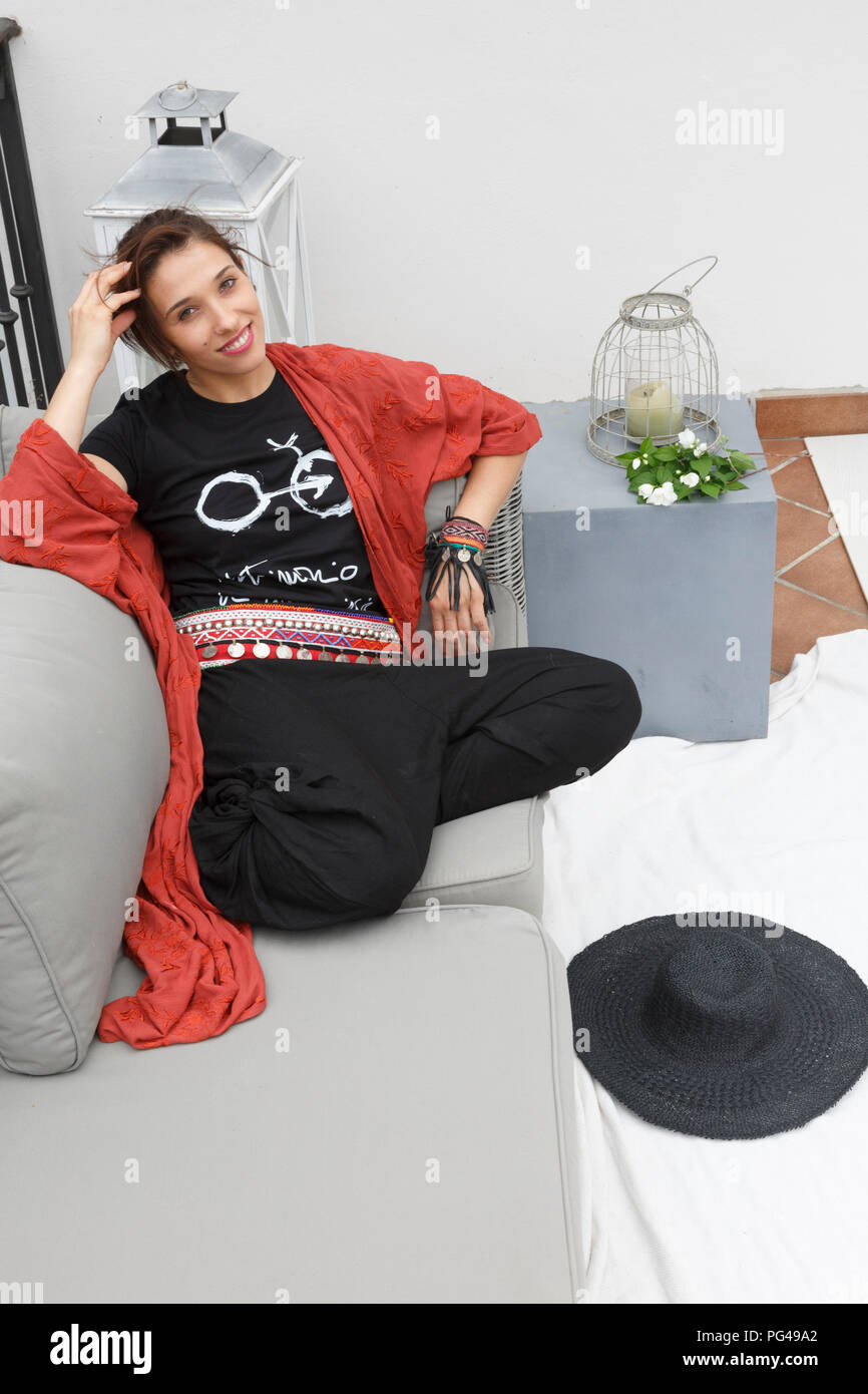 Donna in posa Foto Stock