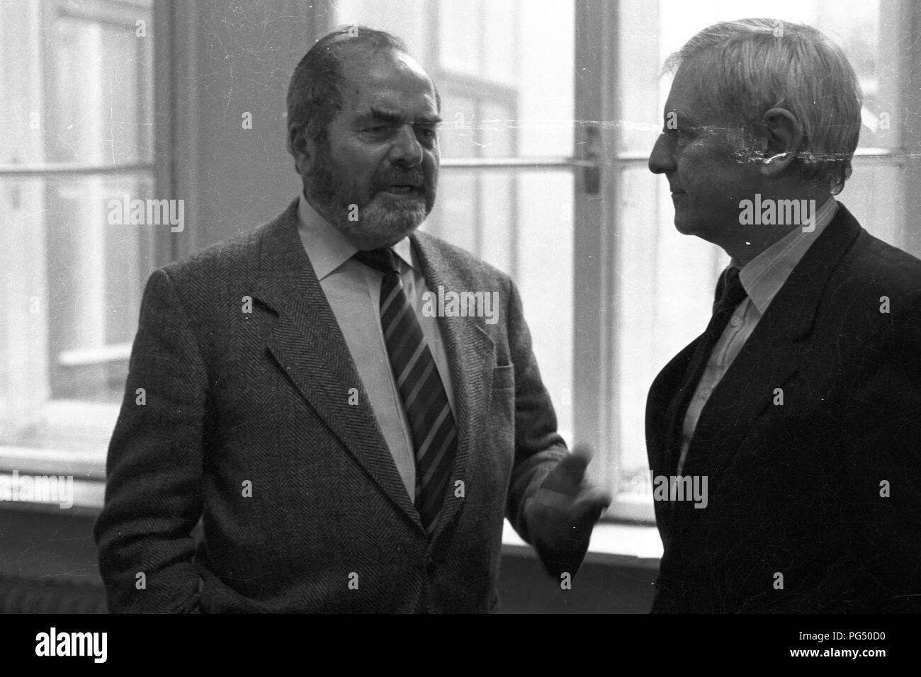 Il scrittore ceco Pavel Tigrid presso la conferenza di fondatori della Federazione di Helsinki in Vienna. Foto Stock