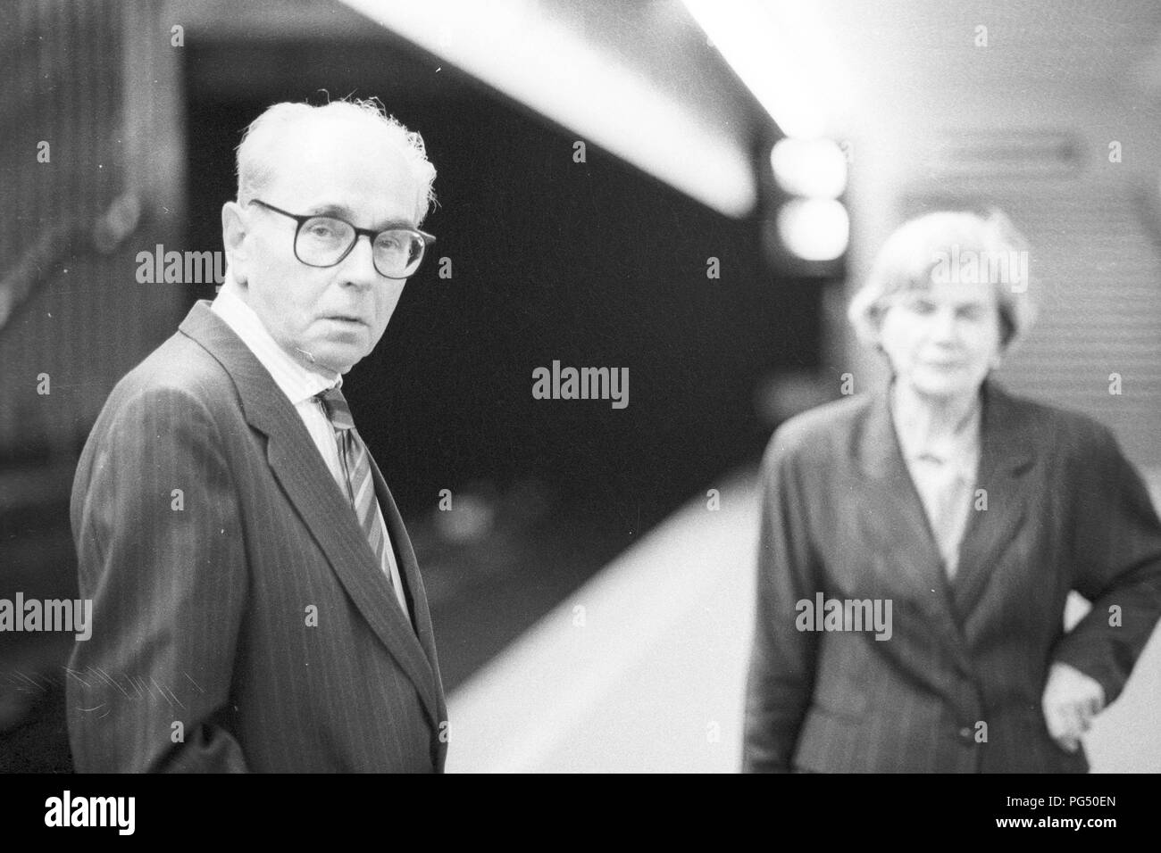 L'artista ceco Jiri Kolar a Vienna e U-Bahn in 1989. Kolar ha lavorato sia come un poeta e pittore. Egli è stato uno dei firmatari della carta 77 (insieme al più tardi il Ministro degli Esteri Jiri Dienstbier e successivamente il Presidente Vaclav Havel). Foto Stock