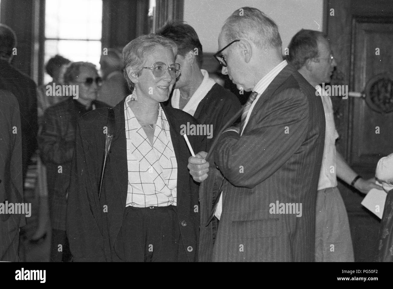 Il traduttore Susanna Roth e autore e pittore Jiri Kolar alla presentazione di Stato Austriaco premio per la traduzione letteraria a Vienna nel 1989. Foto Stock