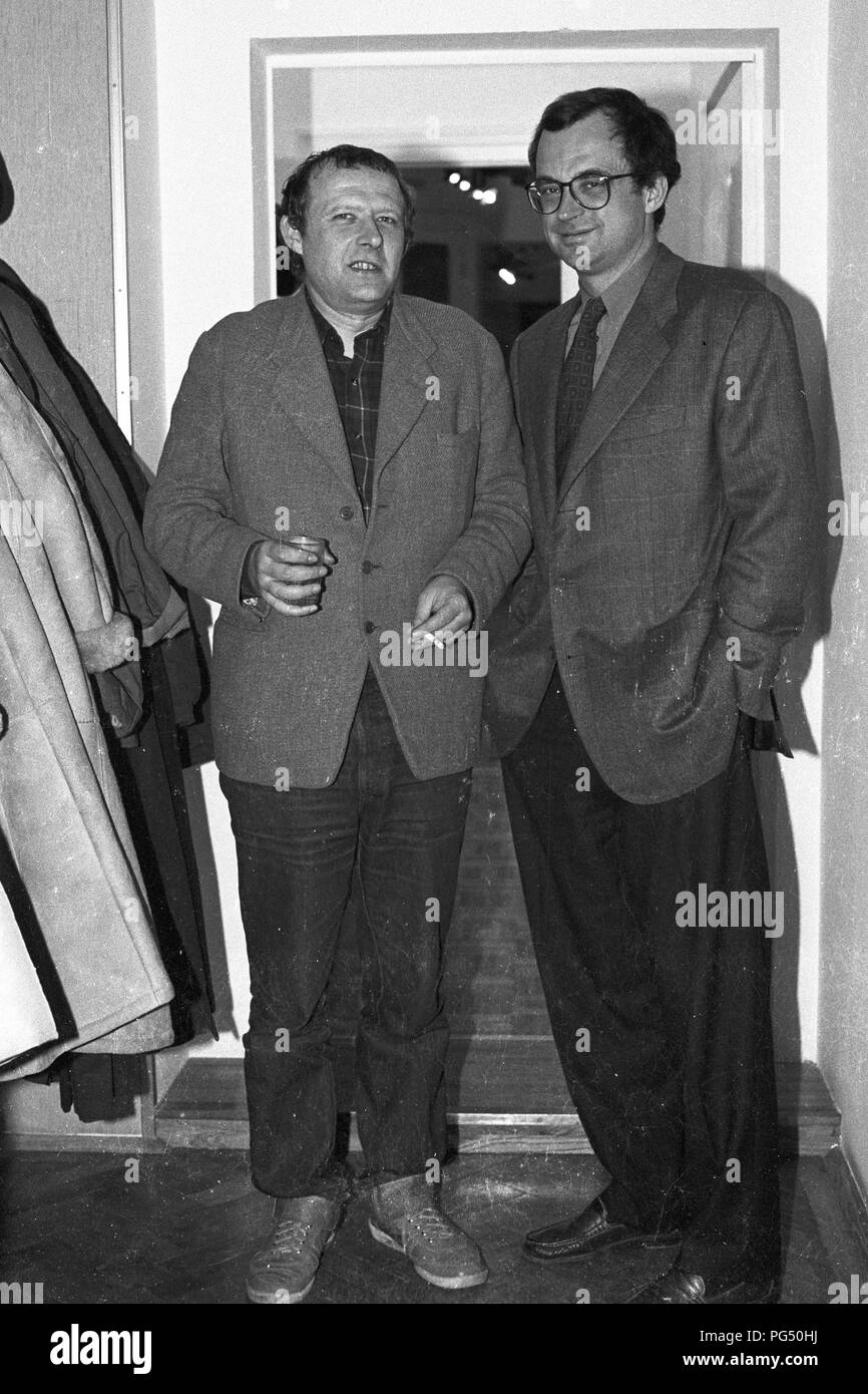 Il giornalista Adam Michnik e il filosofo Krzysztof Michalski in occasione di una riunione dell'IWM (Institut fuer die Wissenschaft vom Menschen, Inglese: Istituto per le scienze umane) di Vienna. Michnik è editor in chief di Gazeta Wyborcza, il paese della seconda più grande giornale. Foto Stock