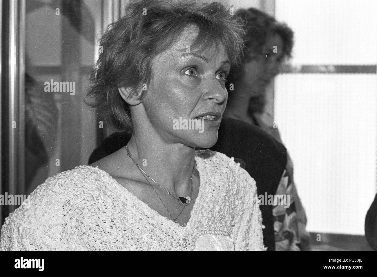 Lo scrittore austriaco Marianne Gruber in occasione di una riunione del Oesterreichischen Gesellschaft fuer Literatur (letteratura austriaca società) a Vienna nel 1990. Gruber è attivo come un autore e un moderatore e dal 2017 presiede la Oesterreichischen Schriftsteller/Innenverband (austriaco scrittori' Association). Foto Stock