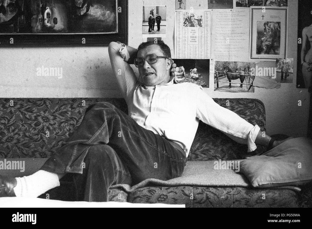 Il pittore ceco Josef Jira nella sua casa nel nord della Repubblica ceca Mala Skala. Foto Stock