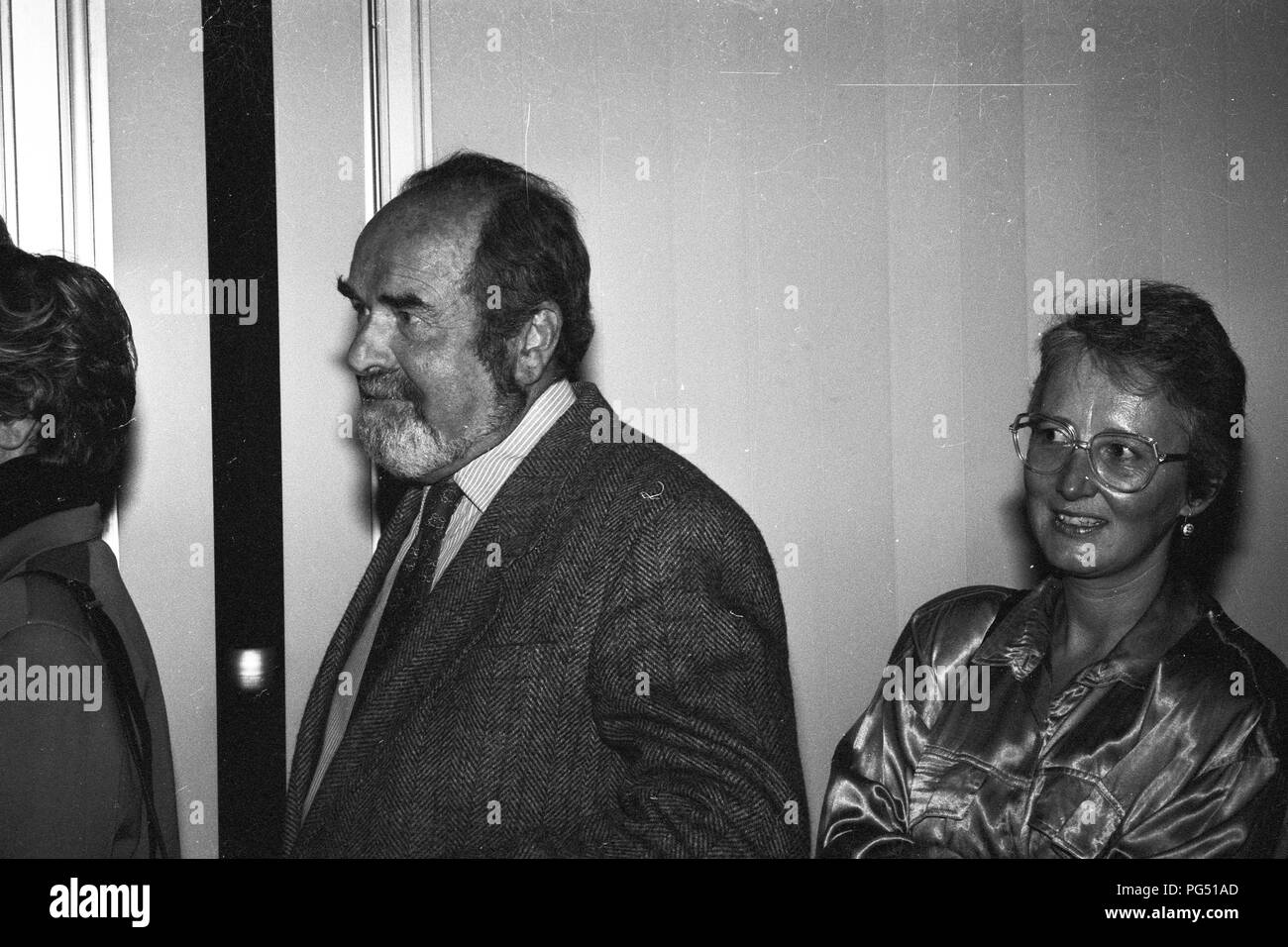 La Repubblica ceca giornalista e scrittore Pavel Tigrid e il traduttore Susanna Roth. Tigrid più tardi divenne ministro ceco di cultura sotto Vaclav Klaus e consigliere di Vaclav Havel. Foto Stock