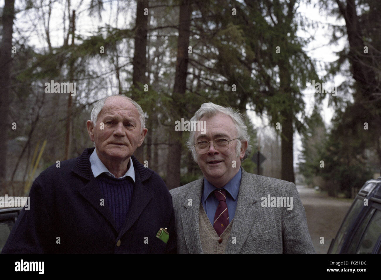 Lo scrittore Bohumil Hrabal (sinistra) con l'Autore e Editore Josef Skvorecky. Foto Stock
