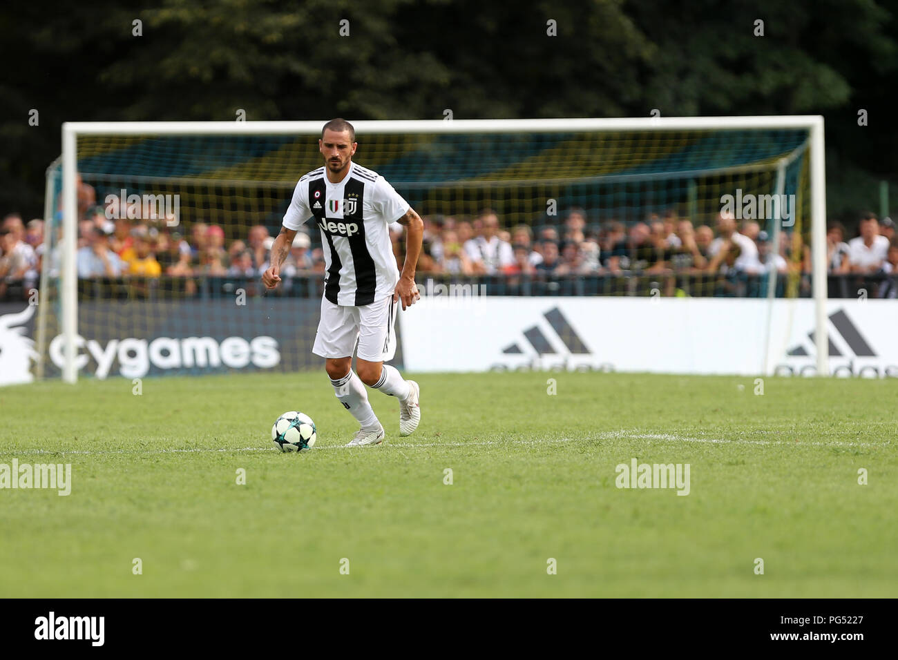 Leonardo Bonucci della Juventus FC in azione durante la pre-stagione amichevole tra Juventus A e Juventus B. Foto Stock