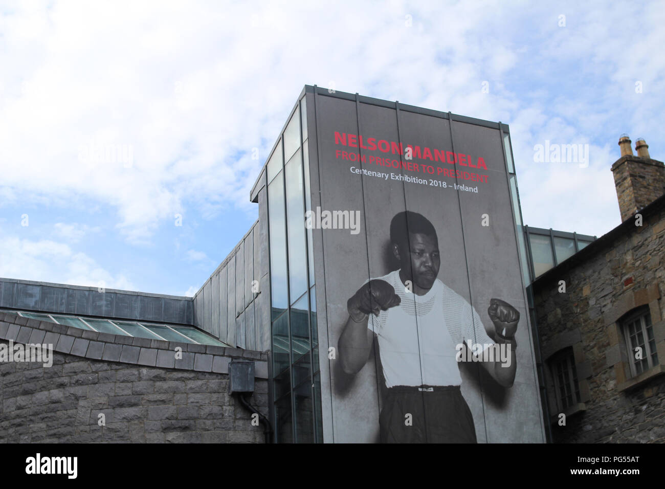 Dublino , Irlanda,22/08/2018. Segno annunciando un centenario mostra nel carcere Kilmanham in onore di Nelson Mandela. Foto Stock