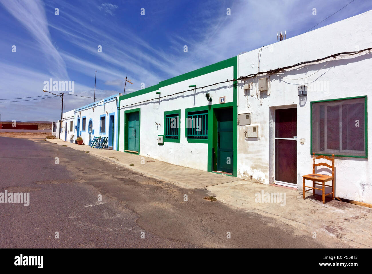 Tradizionale spagnolo colorate case nelle saline del Carmen, Fuerteventura Foto Stock