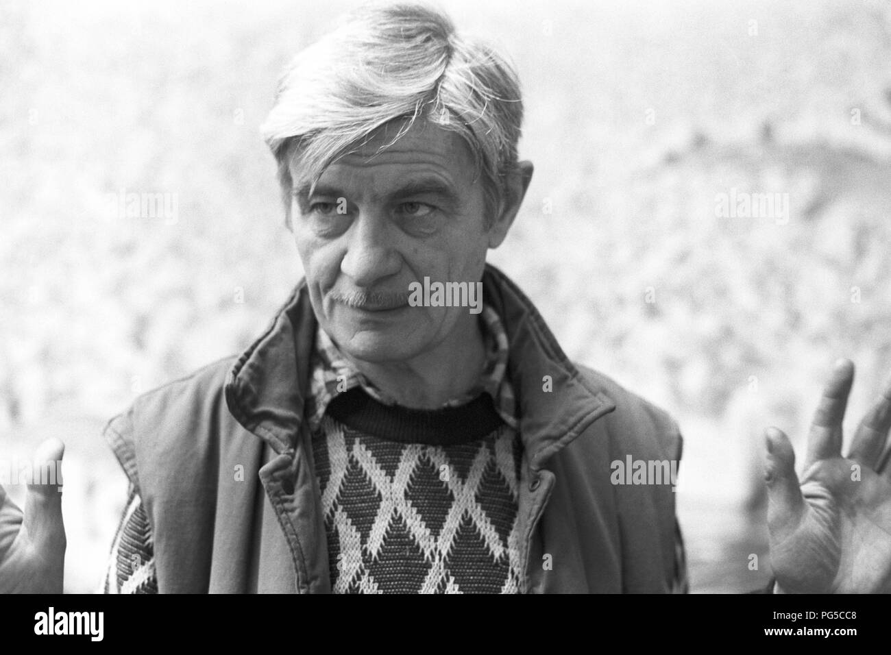 "Il pittore ceco Bedřich Dlouhy nel suo studio di Praga. Dal 1990 Dlouhy era un professore presso la Accademia di Belle Arti di Praga, e anche un membro dei gruppi ''Zaostali'' e ''Smidrove''." Foto Stock