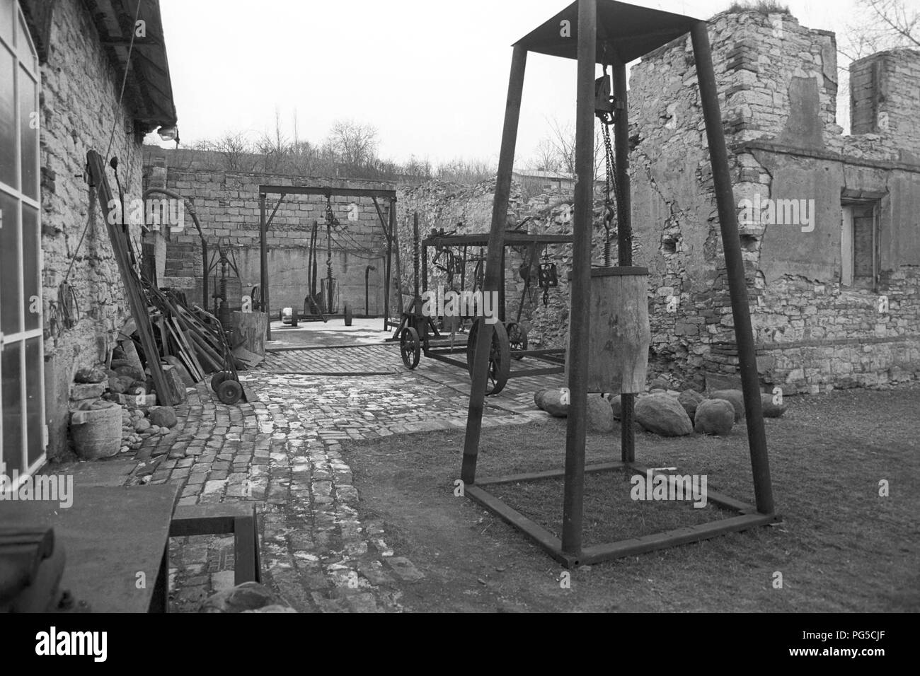 Lo studio di Ales Vesely. La Repubblica ceca pittore e scultore è noto soprattutto per la sua monumentale in pietra e sculture di metallo. Dal 1990 Vesely era un professore presso la Accademia di Praga di Belle Arti. Foto Stock