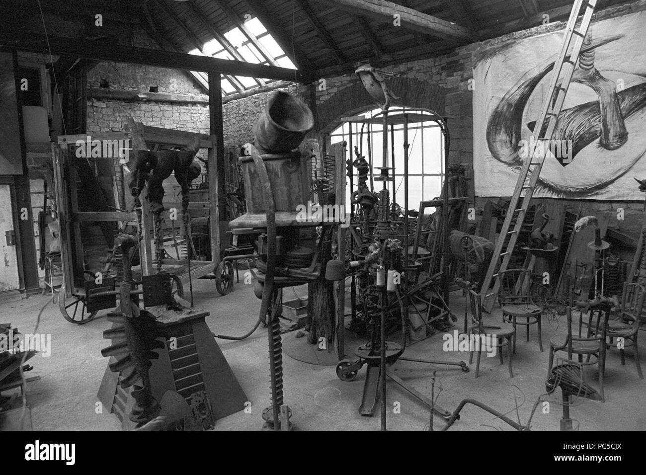 Lo studio di Ales Vesely. La Repubblica ceca pittore e scultore è noto soprattutto per la sua monumentale in pietra e sculture di metallo. Dal 1990 Vesely era un professore presso la Accademia di Praga di Belle Arti. Foto Stock