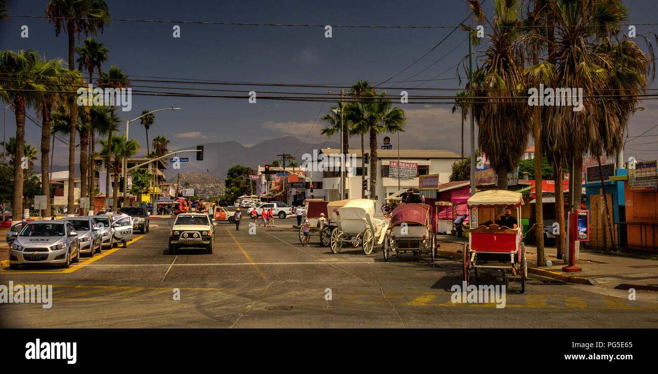 Destinazione di viaggio caldo giorno d'estate nel centro cittadino di Ensenada Messico Foto Stock