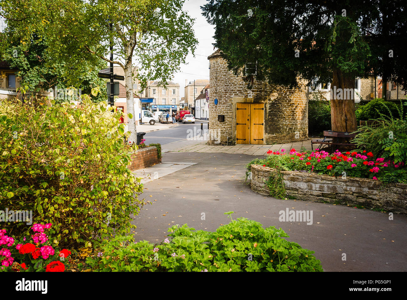 Un piccolo giardino per il relax nel centro di Melksham Wiltshire, Inghilterra REGNO UNITO Foto Stock