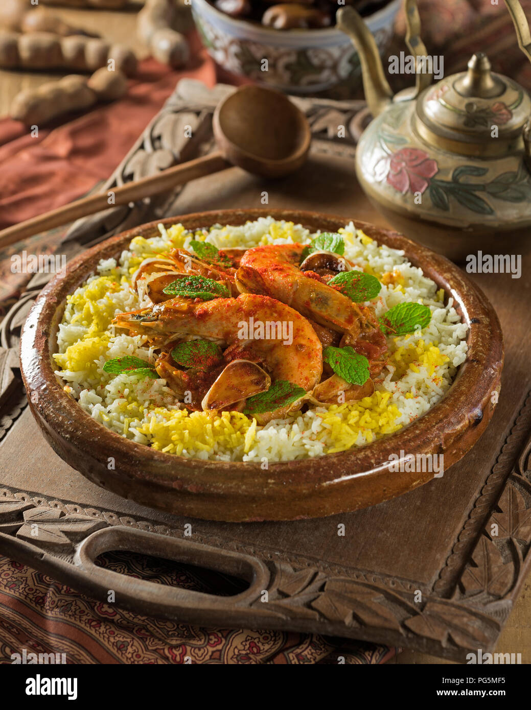 Ghalieh Maygu. Golfo persico style gamberetti con erbe e tamarindo Foto Stock