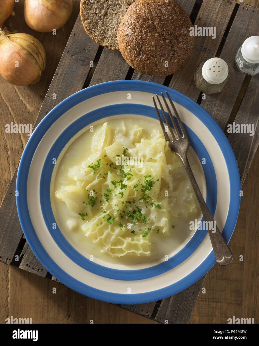 La trippa e le cipolle. Cibo tradizionale REGNO UNITO Foto Stock