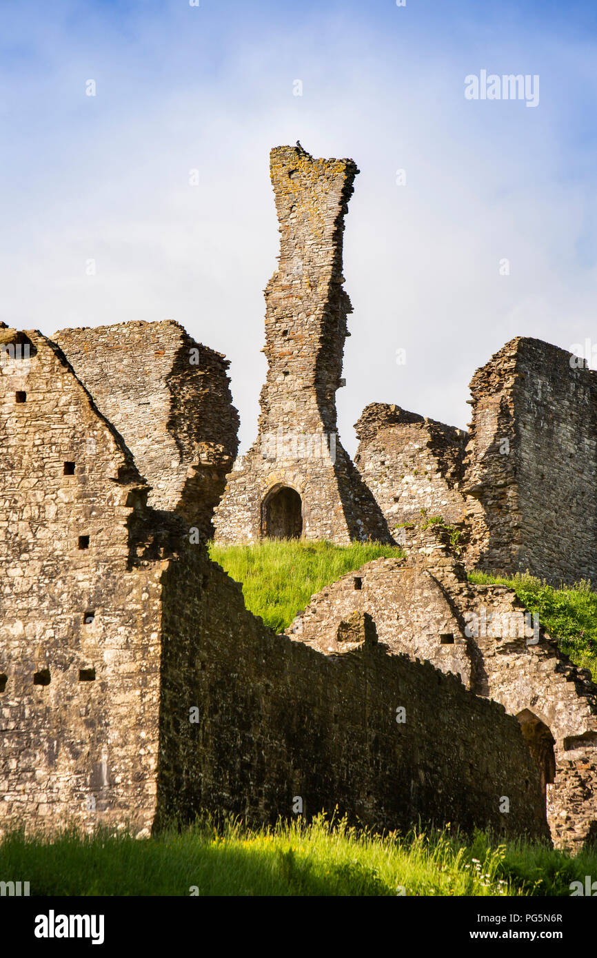 Regno Unito, Inghilterra, Devon, Okehampton, resti del borgo medievale di motte e bailey castle Foto Stock