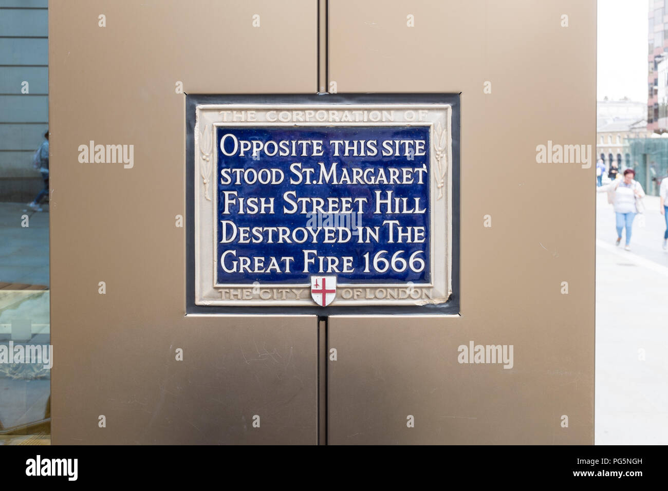 Blue in ceramica vetrata marcatura di segno posto dove St Margaret pesce Street Hill fu distrutta nel Grande Incendio di Londra Foto Stock