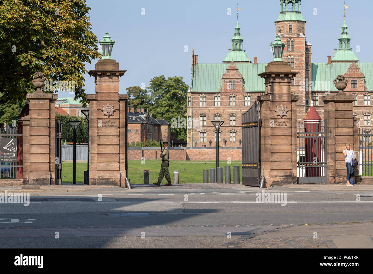 Ingresso al Royal Danish Life Guard il Rosenborg caserma, Gothersgade, Copenhagen, Danimarca Foto Stock