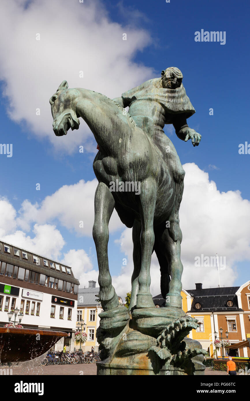 Linkoping, Svezia - 21 agosto 2017: Folke Filbyter cercando sua nipote, statua da Carl Milles, situato presso la piazza della città. Foto Stock