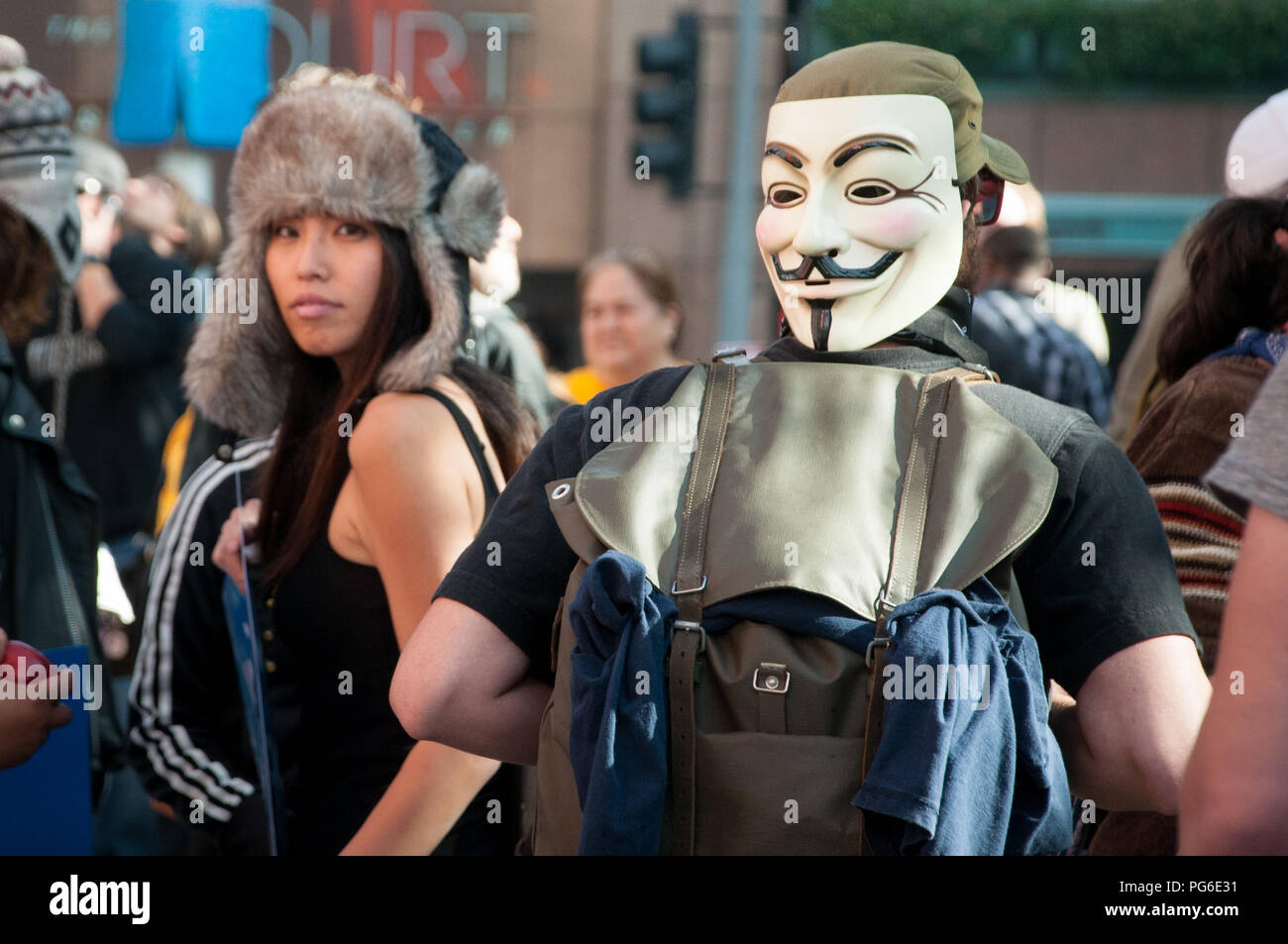 LOS ANGELES - 17 novembre: occupano la manifestanti marzo a novembre 17, 2011 a Los Angeles, CA. Foto Stock