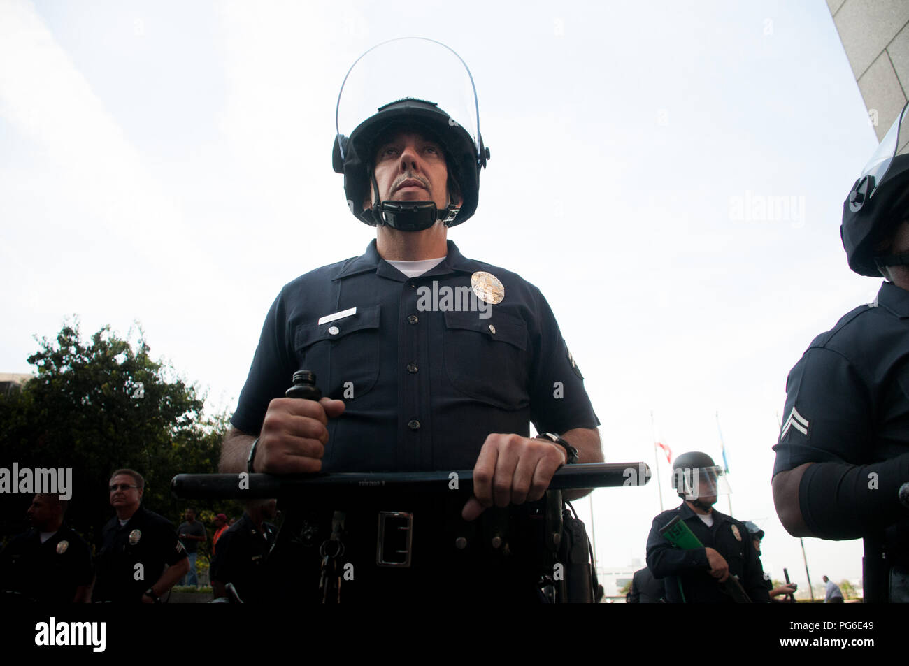 LOS ANGELES - 17 novembre: occupano la manifestanti marzo a novembre 17, 2011 a Los Angeles, CA. Foto Stock