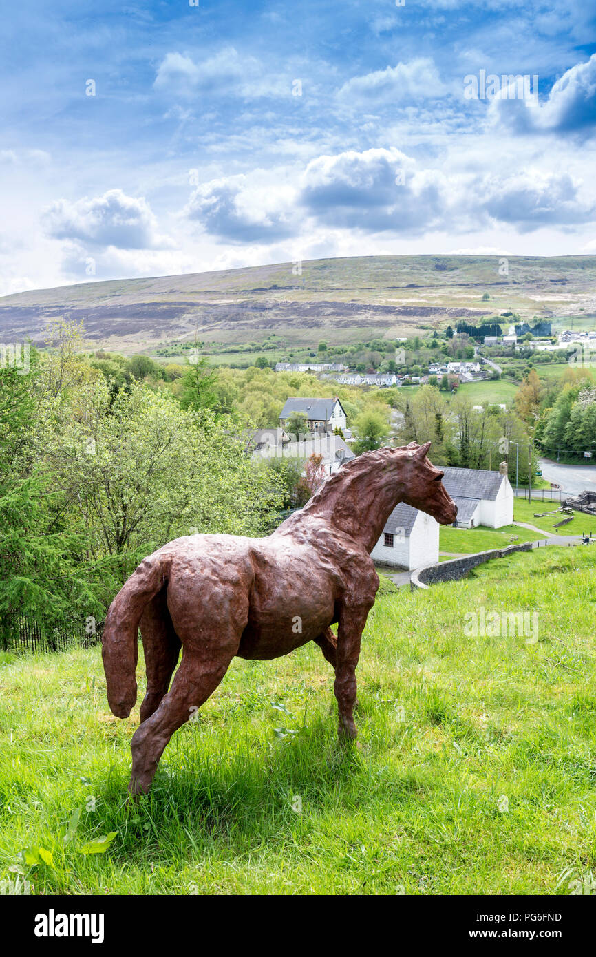 Sally Matthews scultura di pit pony rilasciato in aria fresca a Blaenavon Ironworks ora un sito Patrimonio Mondiale dell'UNESCO in Blaenavon, Gwent, Wales, Regno Unito Foto Stock