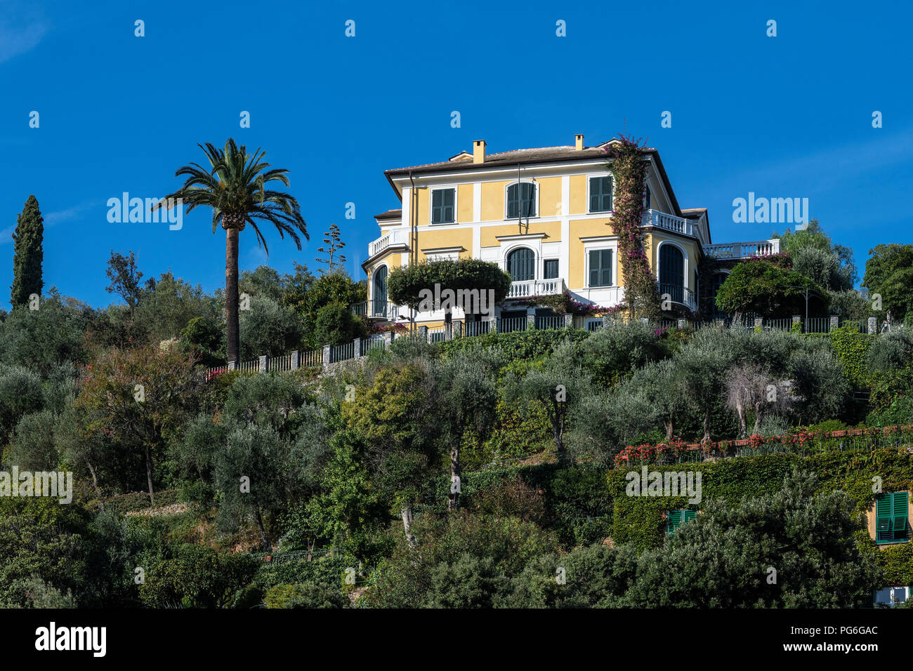 Grand villa che si affaccia sul porto di Portofino, Liguria, Italia. Foto Stock