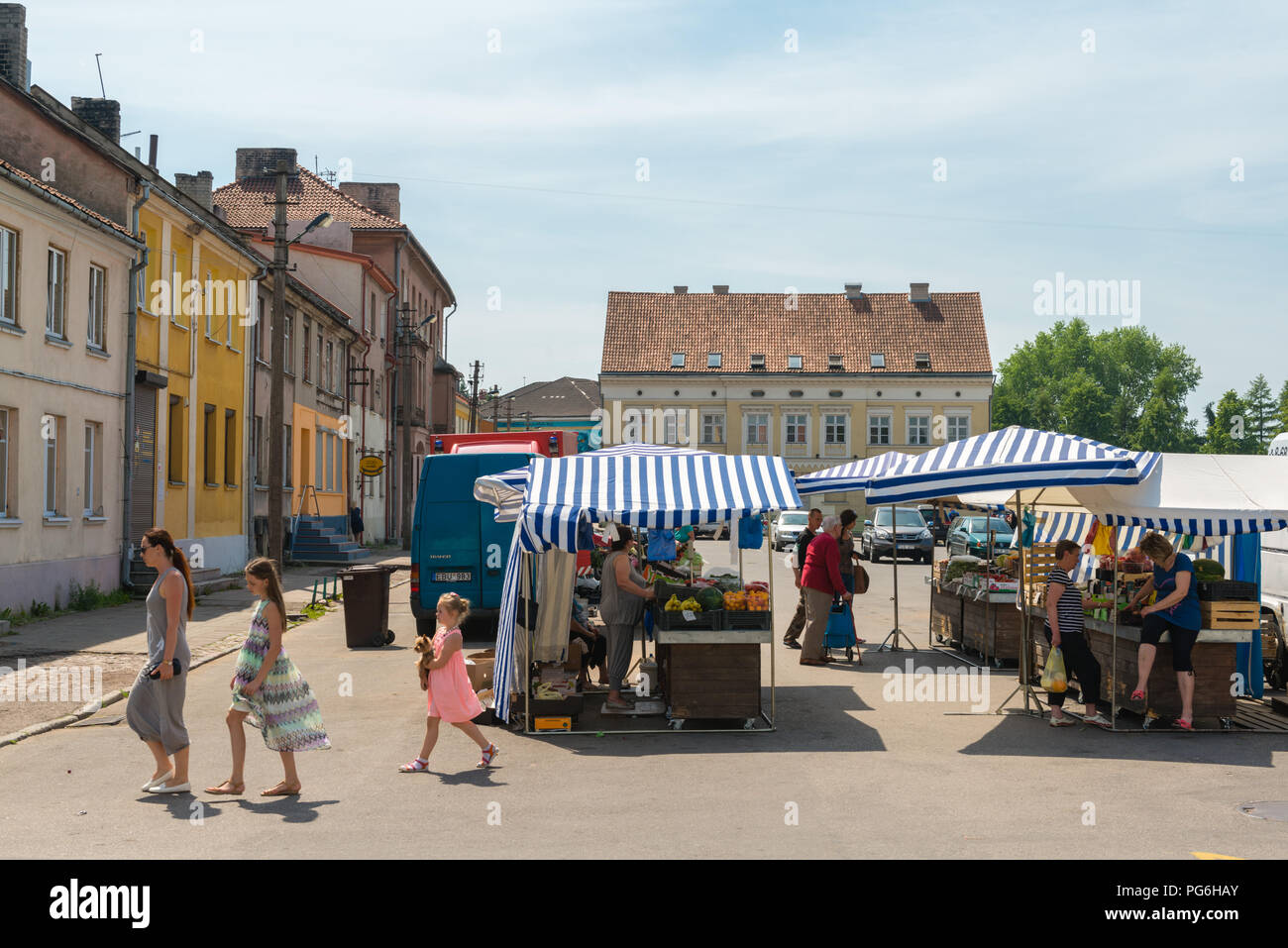 Giorno di mercato, bancarelle e Klaipeda, Courland Lagoon, della Lituania, dell'Europa orientale Foto Stock