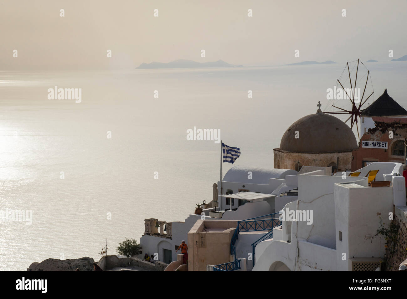 Mulini a vento dell'isola di Santorini, Grecia. Foto Stock