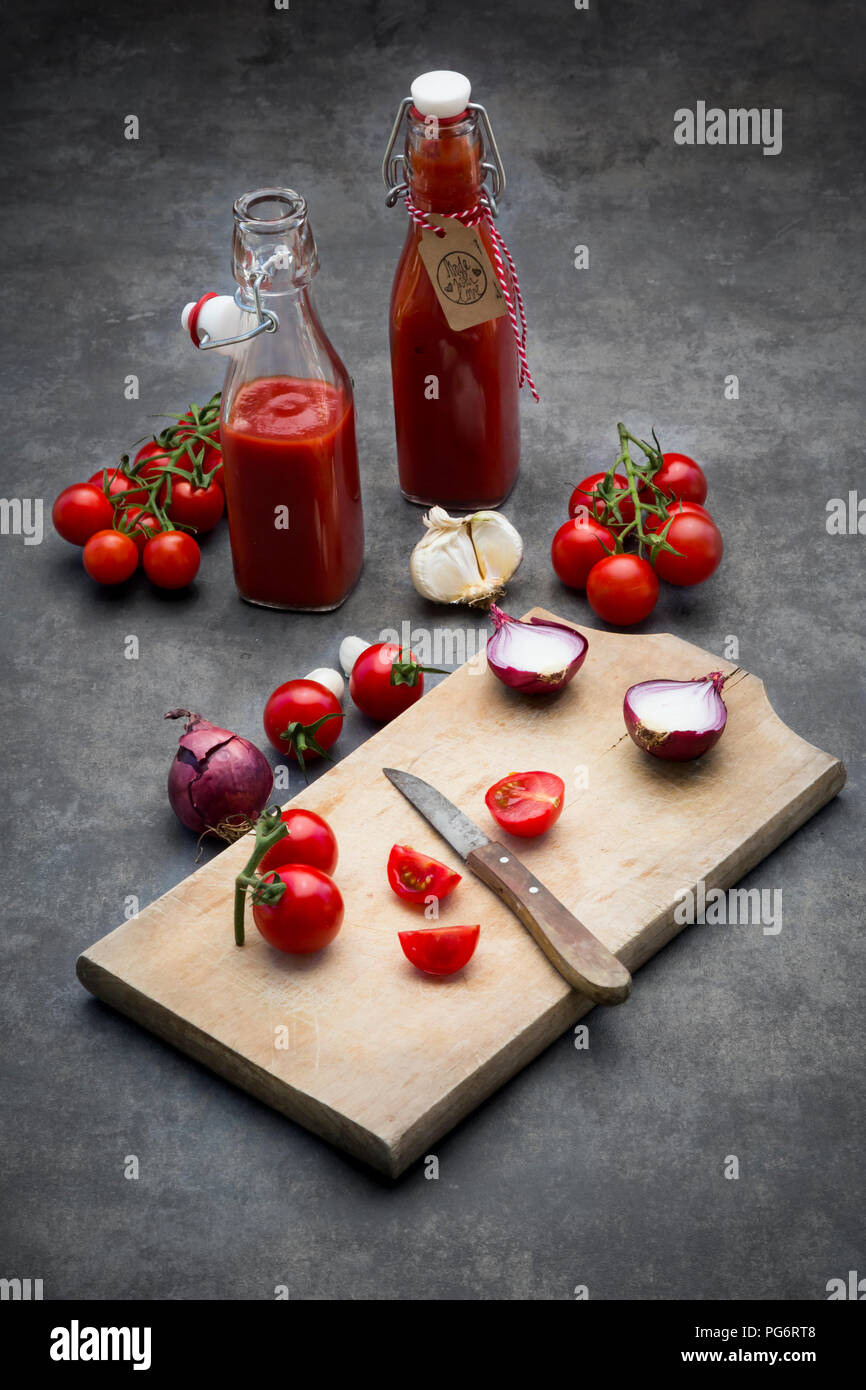 In casa il ketchup Foto Stock