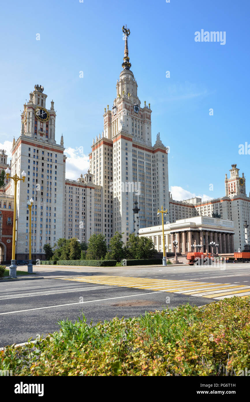 L'edificio dell'Università statale di Mosca. Edificio alto nella capitale russa. Foto Stock