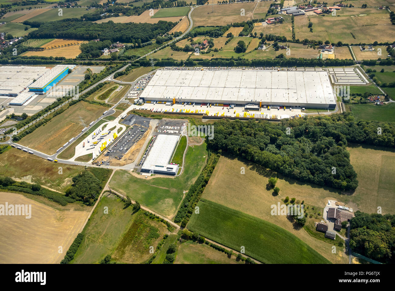 Logistica di Amazon Werne GmbH - DTM1, interni sito in costruzione al Amazon,  termo sensore GmbH, parcheggio per camion, Werne, zona della Ruhr, Nord  Rhine-Westphali Foto stock - Alamy