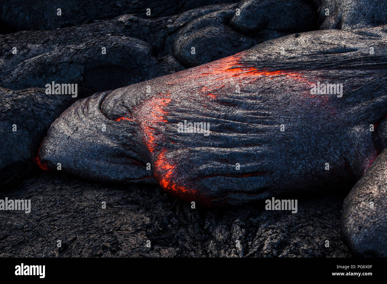 Stati Uniti d'America, Hawaii, Big Island, Parco Nazionale Vulcani, la lava scorre da Pu'u'O'o' vulcano Foto Stock