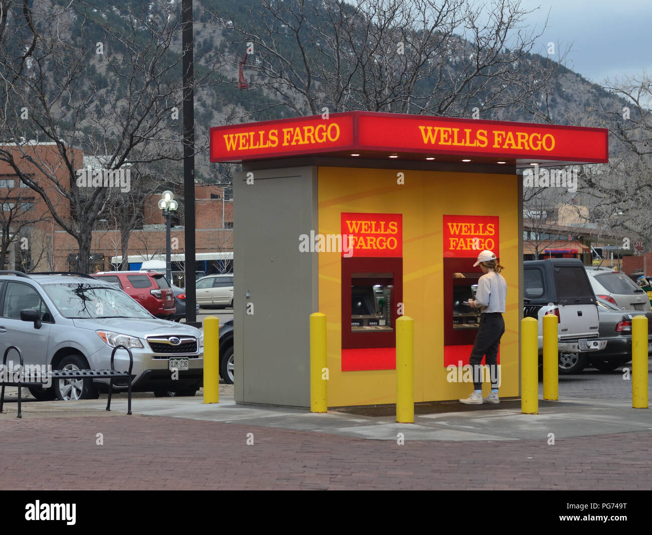 Wells Fargo Bank ATM nel centro di Boulder, Colorado Foto Stock