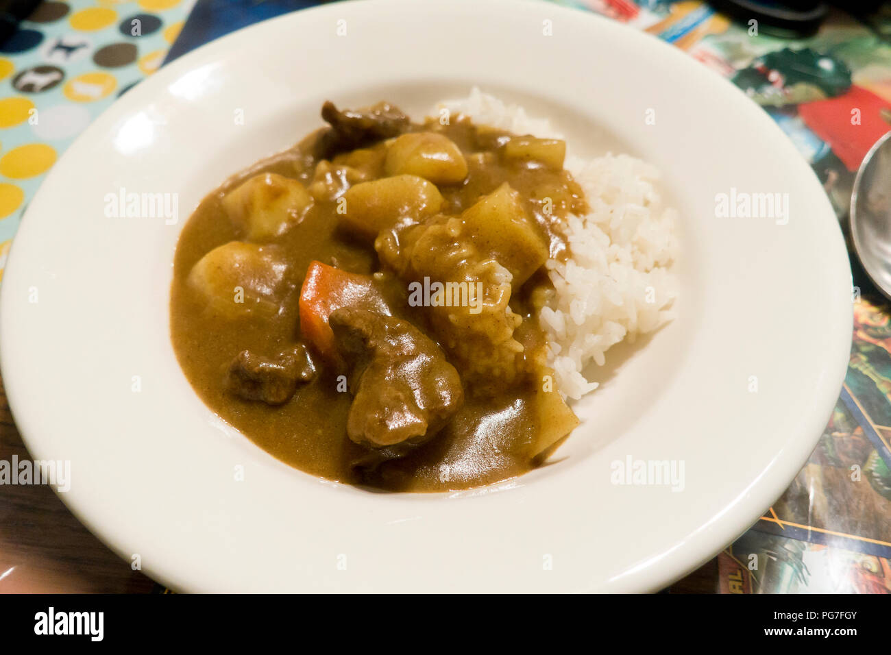 Giapponese curry di manzo con riso nel piatto Foto Stock