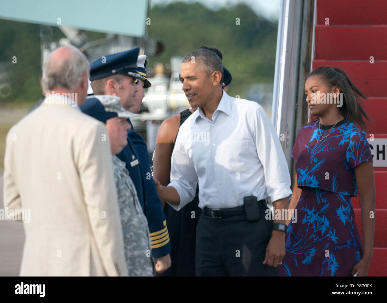 Il presidente Barack Obama è arrivato a base comune di Cape Cod con la moglie Michelle e la figlia Sasha in rotta per il Vigneto di Martha il 7 agosto 2015. Foto Stock