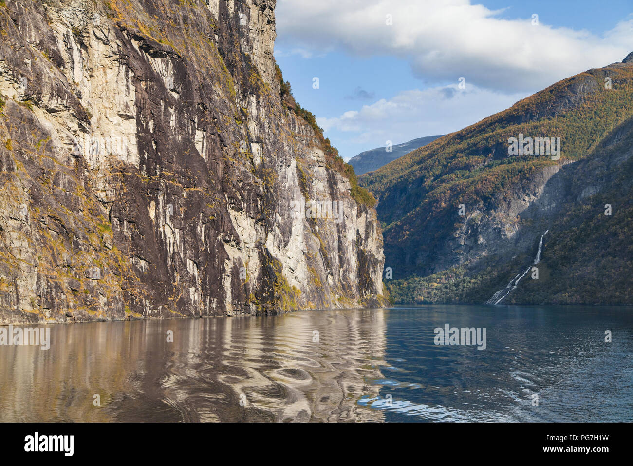 Il Geirangerfjord e Friaren cascata, More og Romsdal, Norvegia. Foto Stock