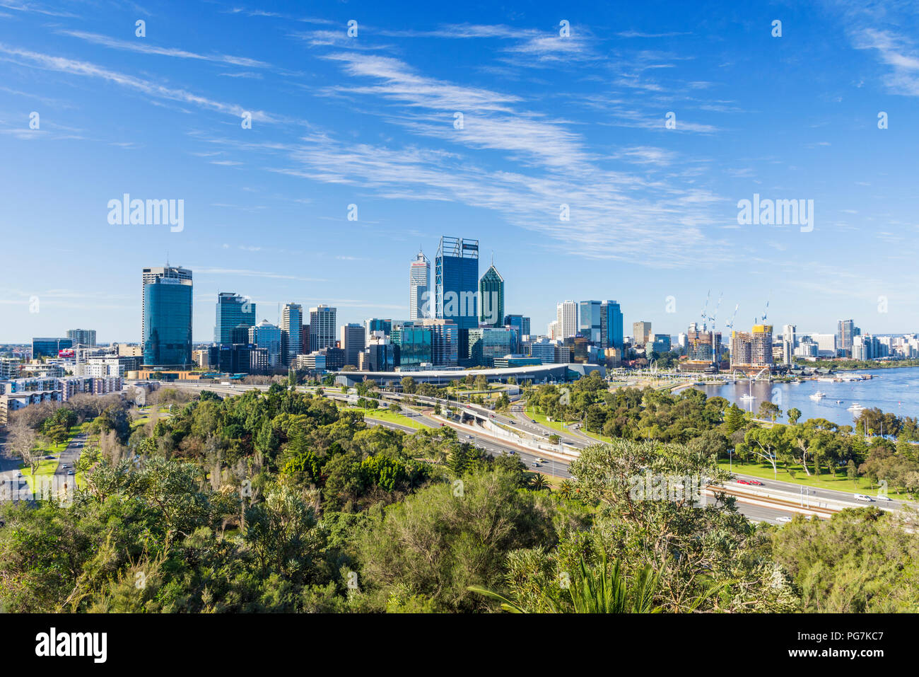 Vista della città di Perth e il Fiume Swan, Perth, Australia occidentale, Australia Foto Stock