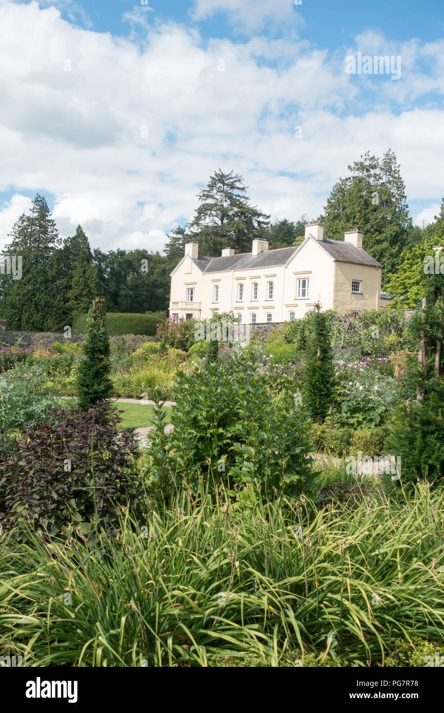 Aberglasney è una casa storica e giardini tra Llandeilo e Camarthen. Esso è stato presentato nel programma della BBC "Un giardino perduto nel tempo." Foto Stock