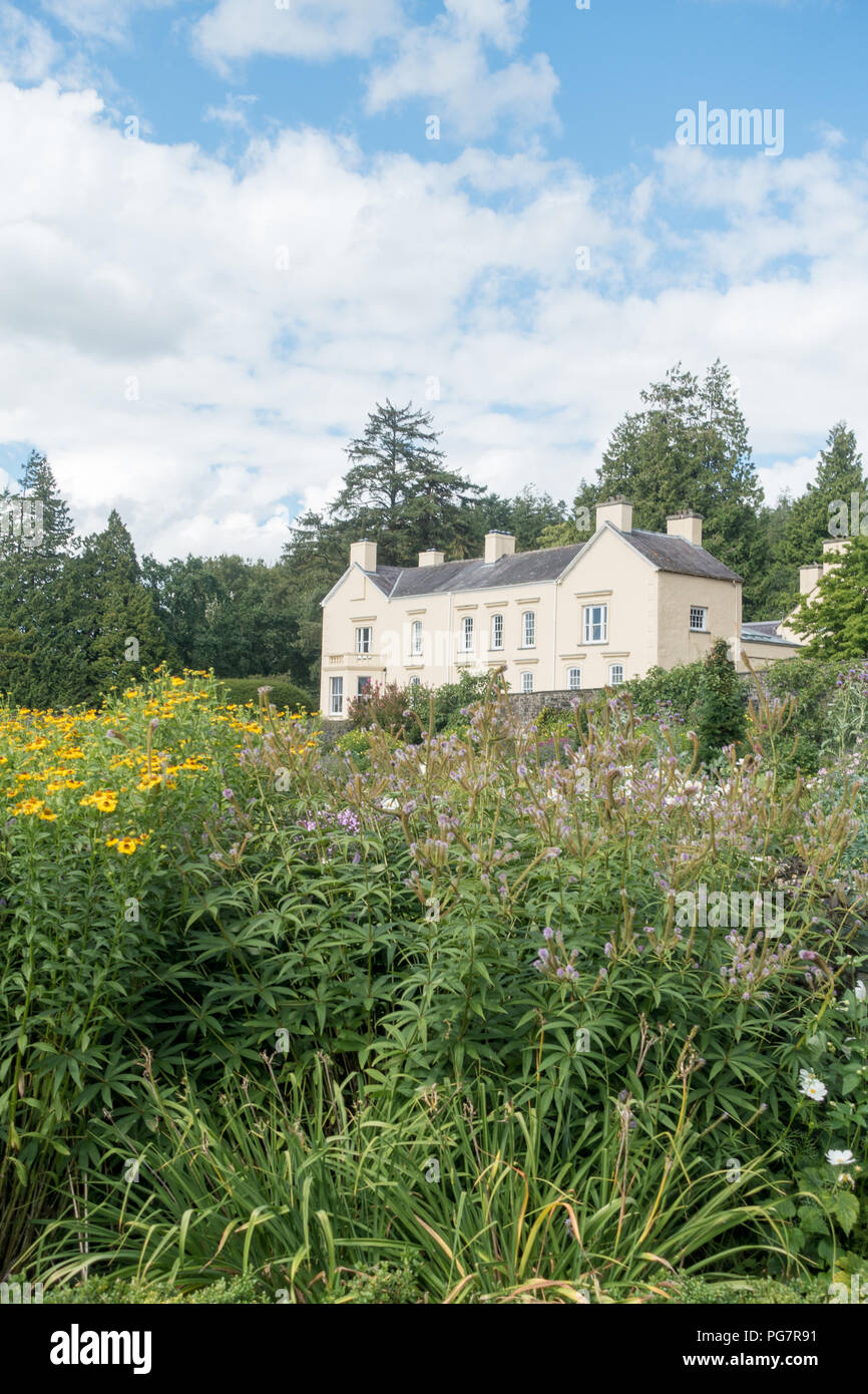 Aberglasney è una casa storica e giardini tra Llandeilo e Camarthen. Esso è stato presentato nel programma della BBC "Un giardino perduto nel tempo." Foto Stock
