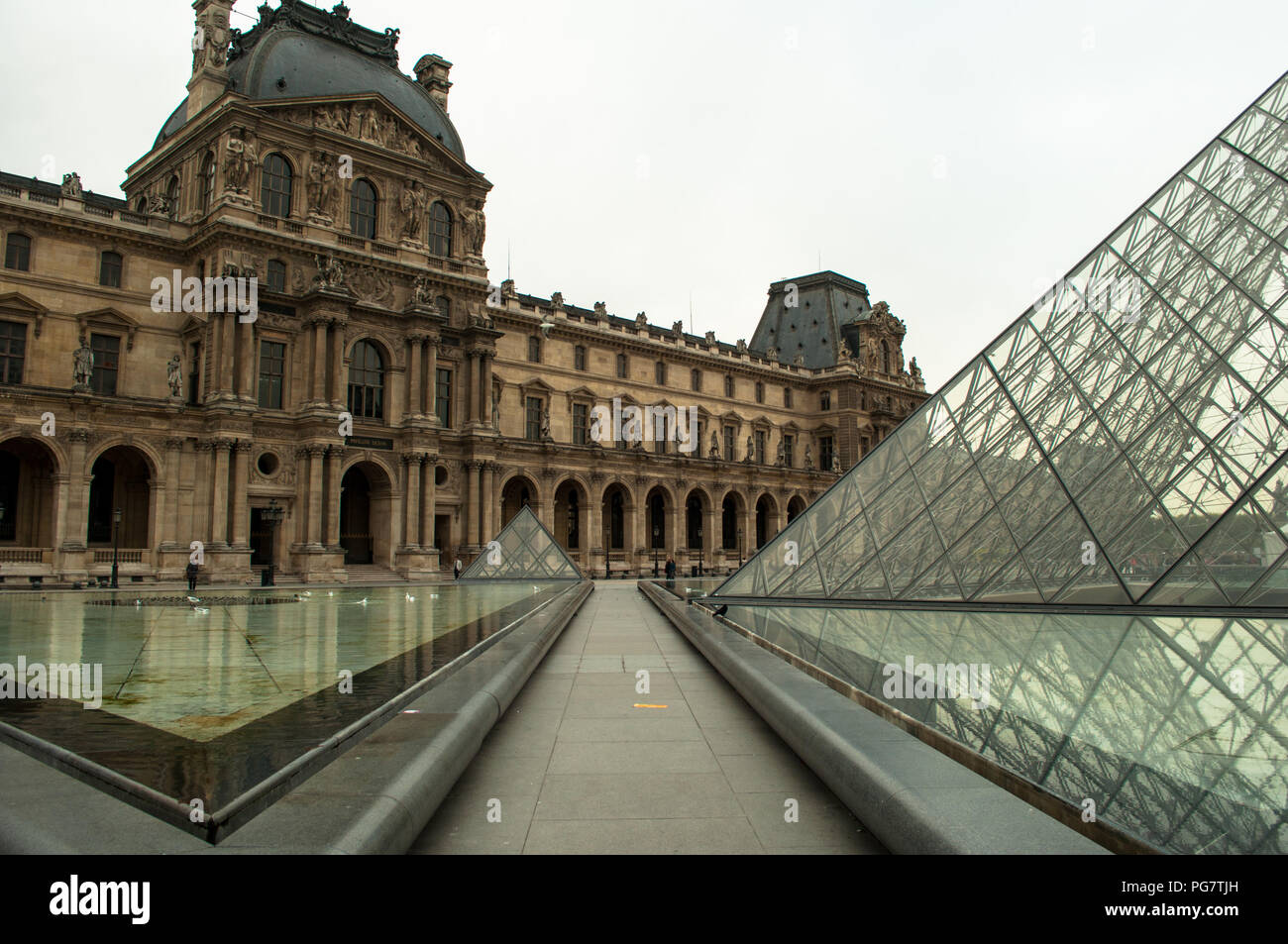 Il museo del Louvre Parigi Francia Foto Stock