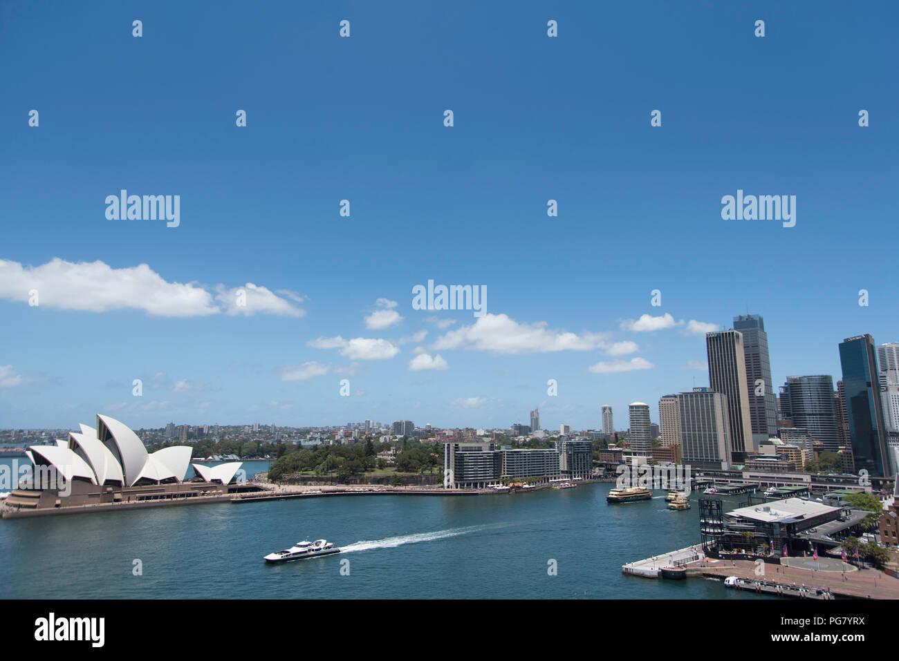 Vista dal Ponte del Porto di Sydney Pylon lookout, guardando verso Circular Quay e Opera House Foto Stock