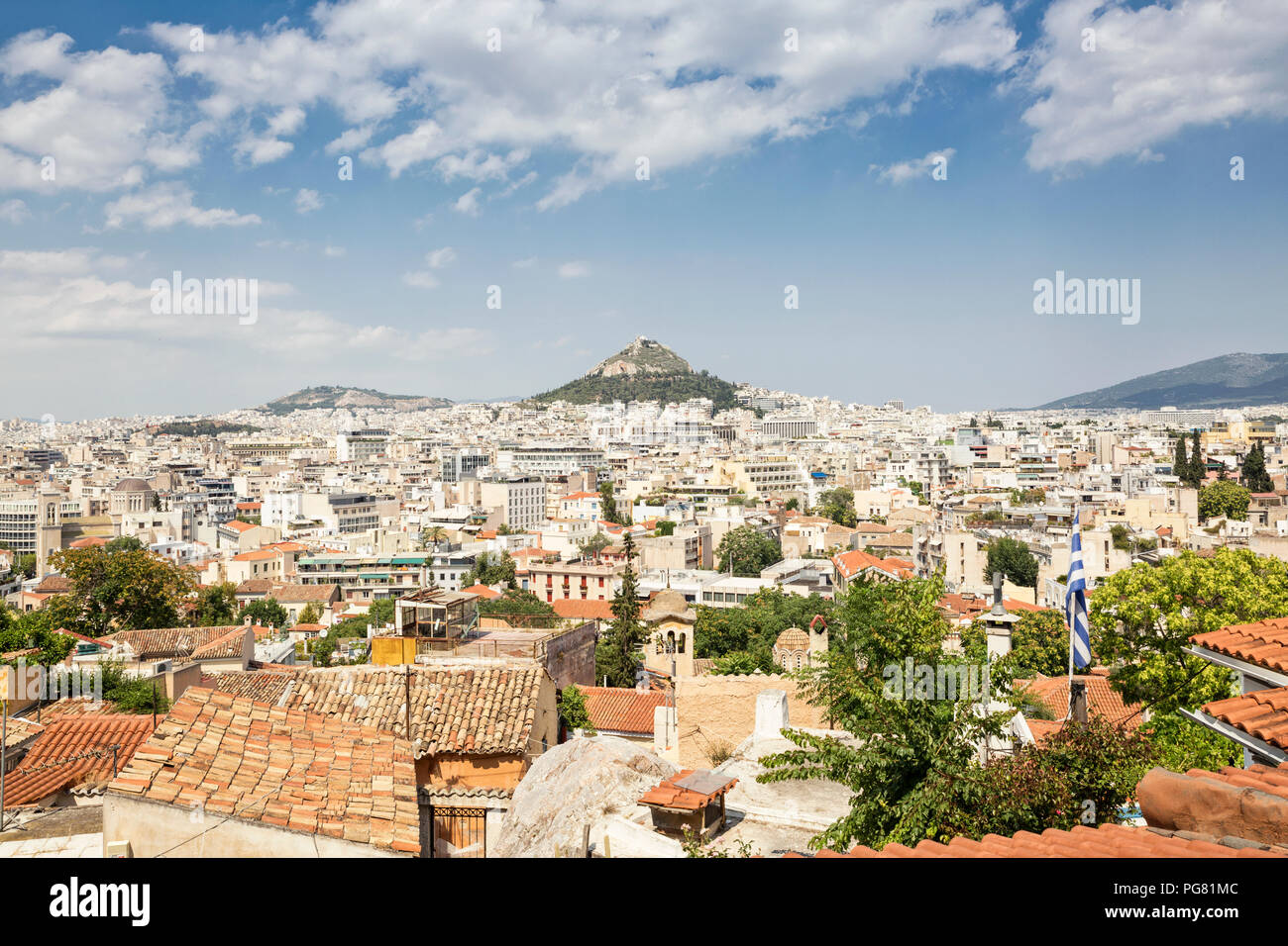 La Grecia, Attica, Atene, vista dal quartiere di Plaka a Monte Lycabettus Foto Stock