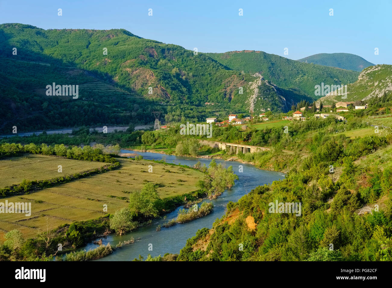 L'Albania, Elbasan, vicino Librazhd, Shkumbin Valle del fiume Shkumbin Foto Stock